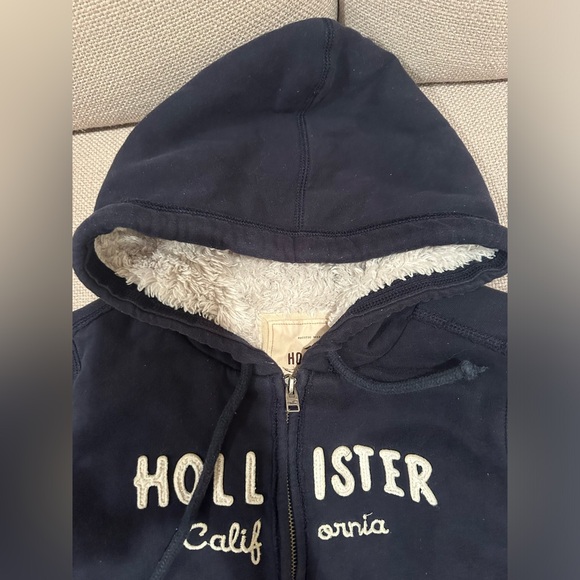 Hollister Women's Black Hoodie - Picture 10 of 16